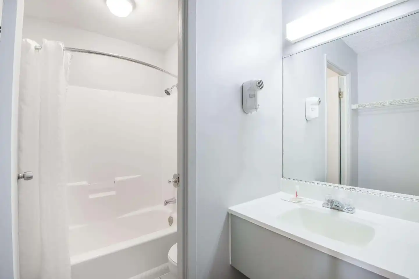 CLARION POINTE QUEBEC Badezimmer
