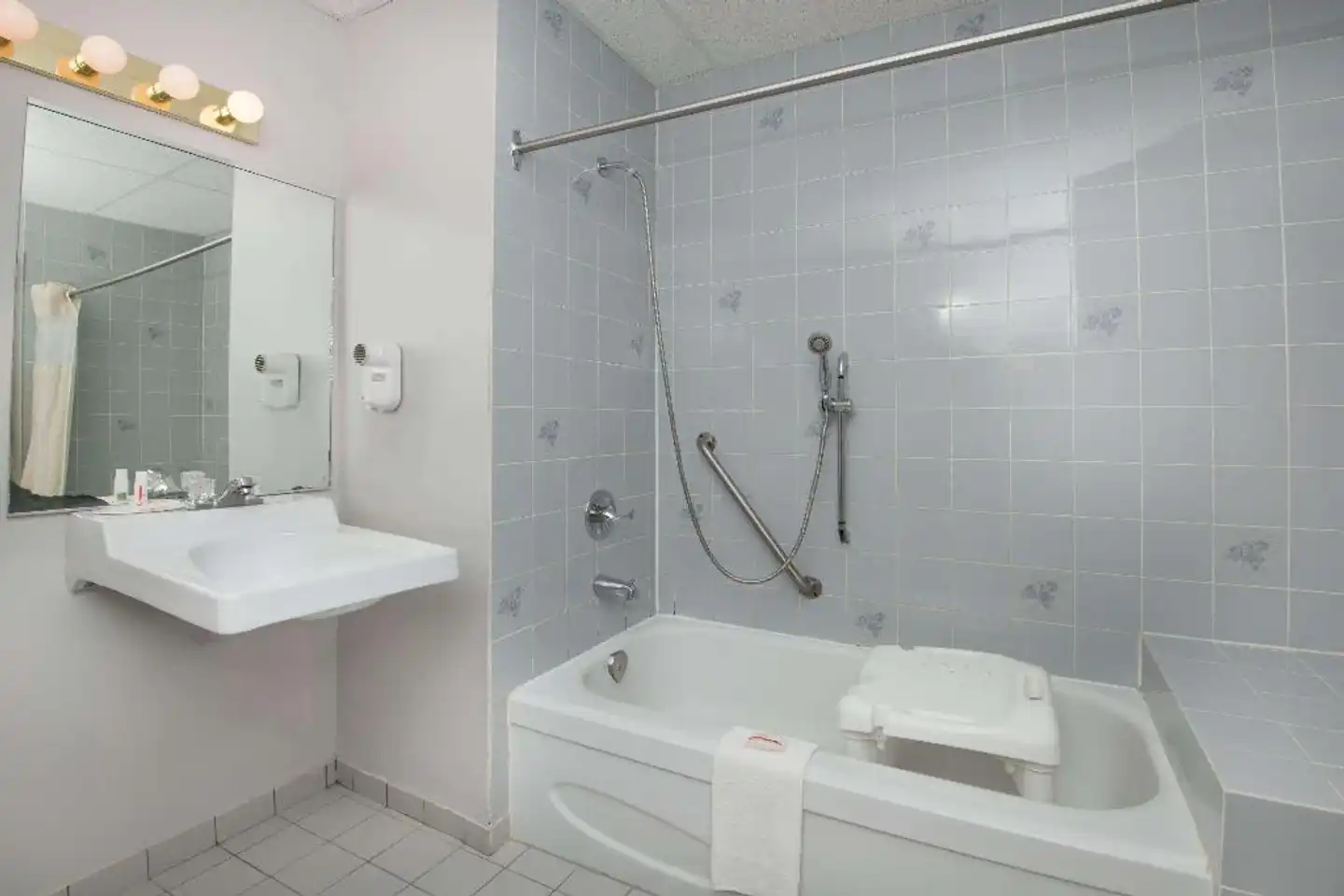 CLARION POINTE QUEBEC Badezimmer
