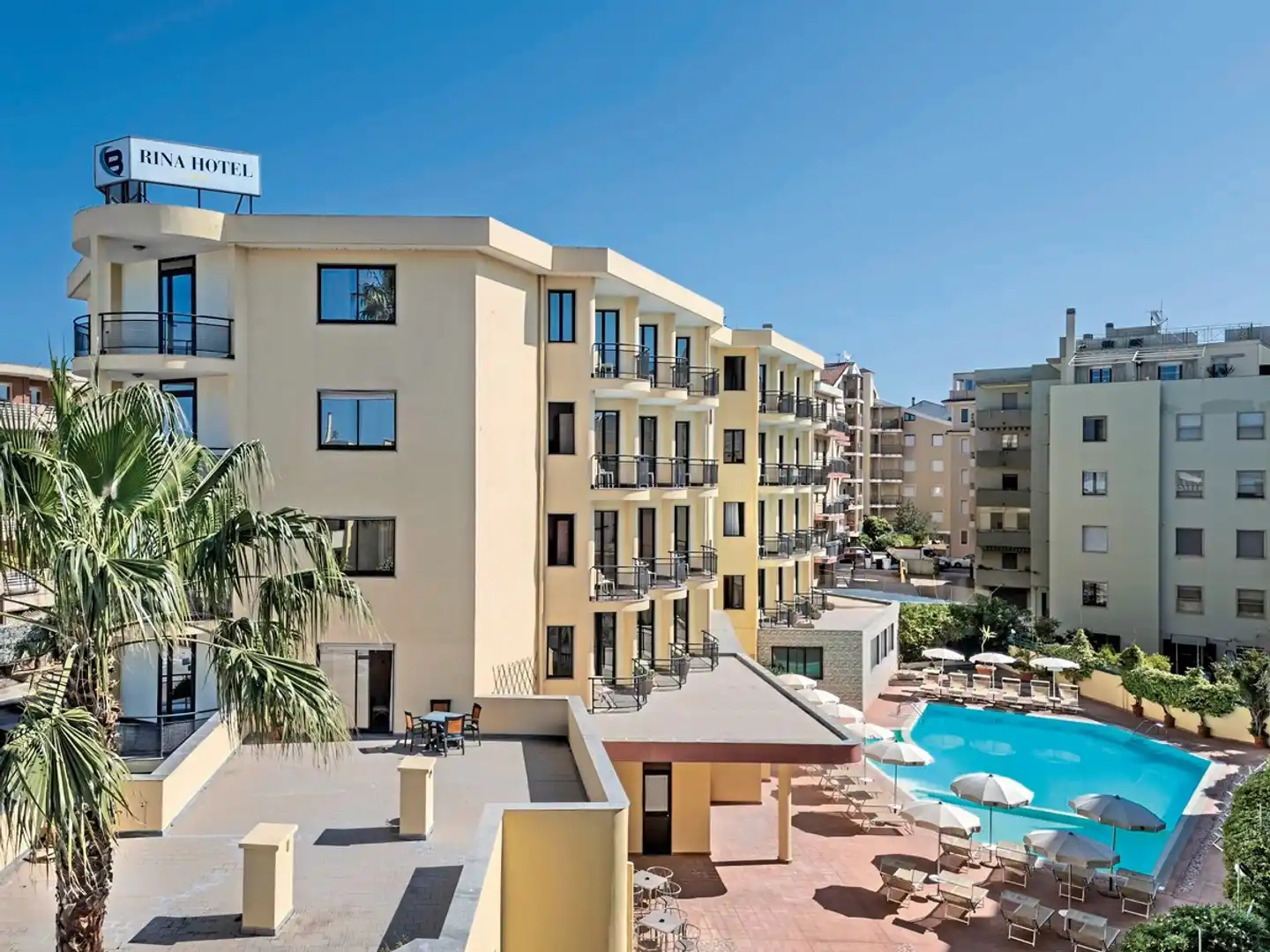 Rina Hotel Aussenansicht