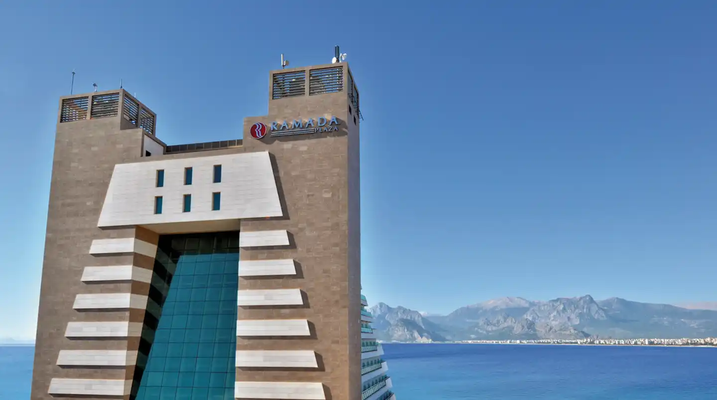 Ramada Plaza Hotel Aussenansicht