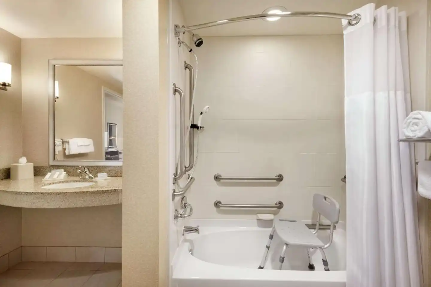 Hilton Garden Inn Minneapolis Downtown Badezimmer