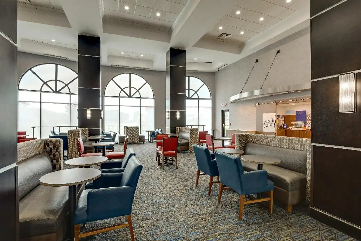Holiday Inn Express & Suites Nashville-Opryland Lobby