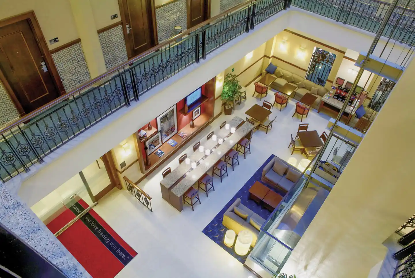 Hampton Inn & Suites Lobby