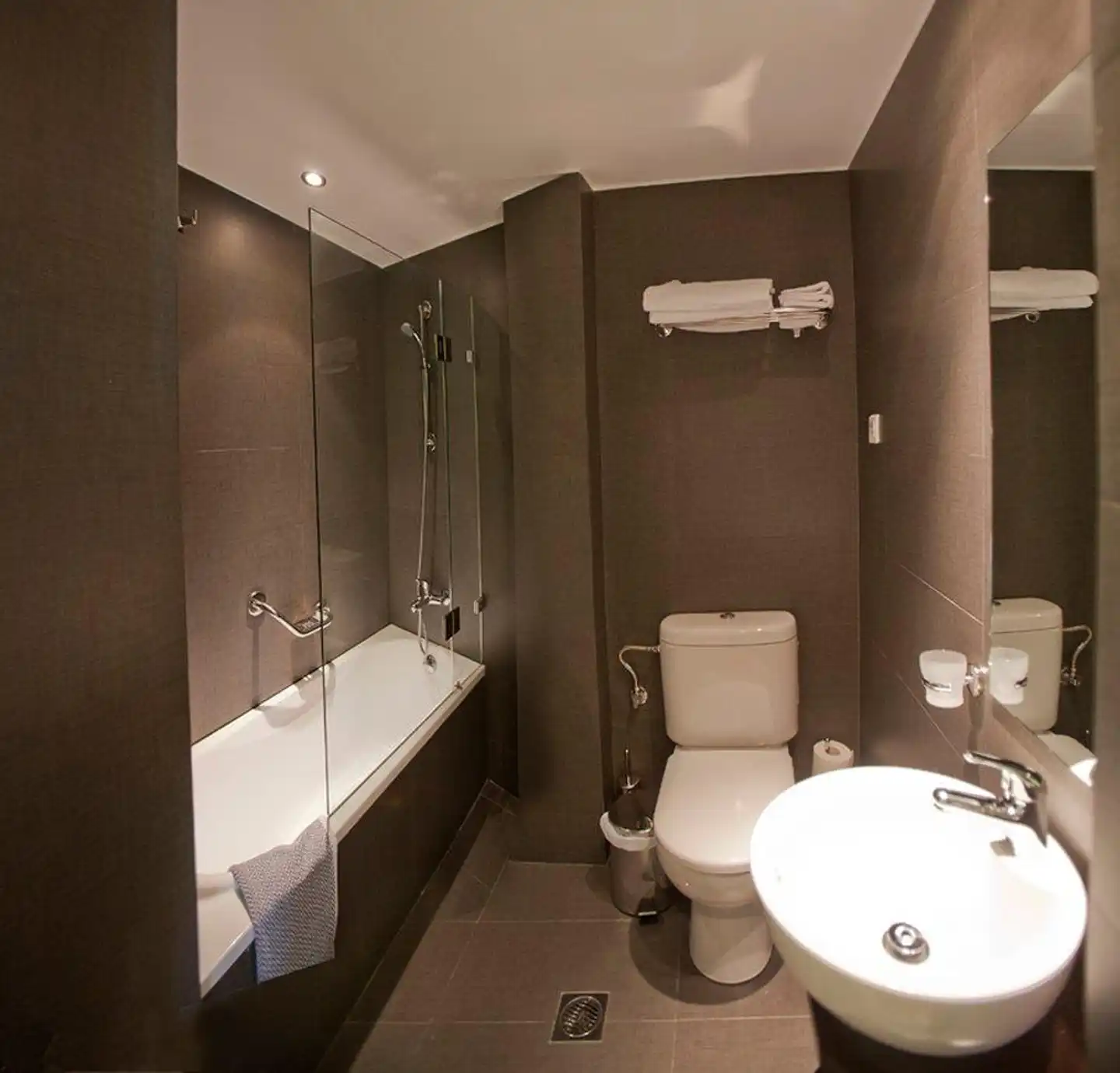 Athens Center Square Badezimmer