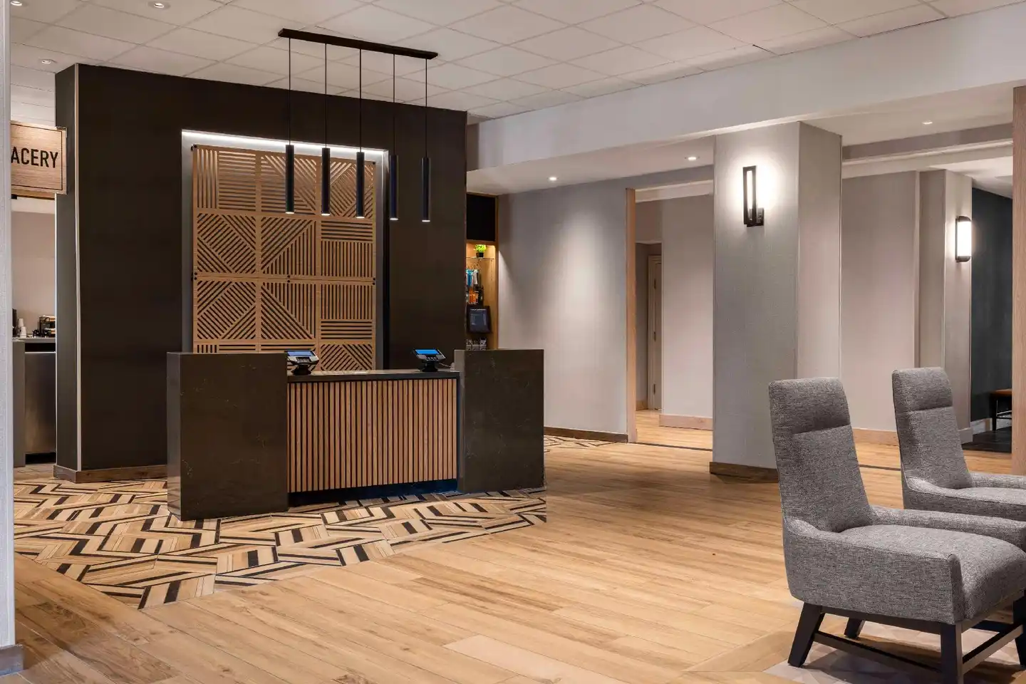 Hyatt Place Orlando Airport Lobby