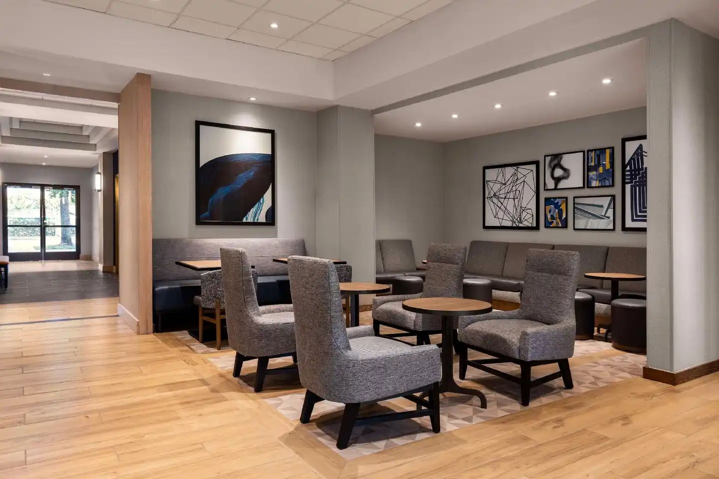 Hyatt Place Orlando Airport Lobby