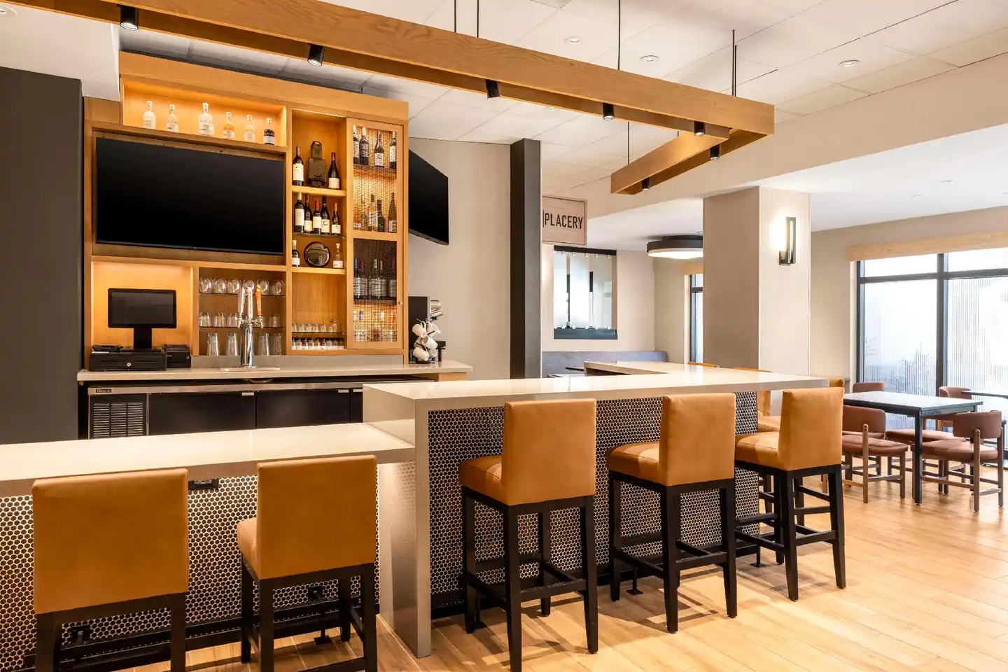 Hyatt Place Orlando Airport Bar