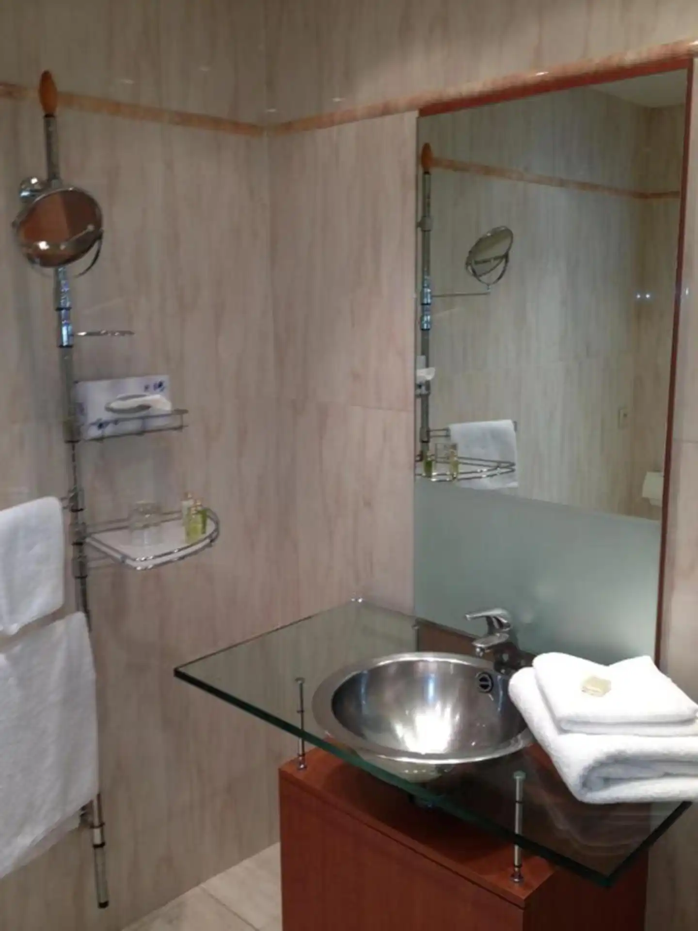B-Aparthotels Montgomery Badezimmer