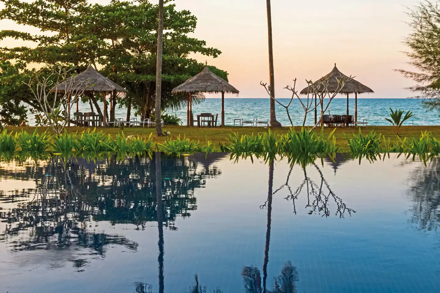Kantary Beach Hotel - Villas & Suites Khao Lak Landschaft
