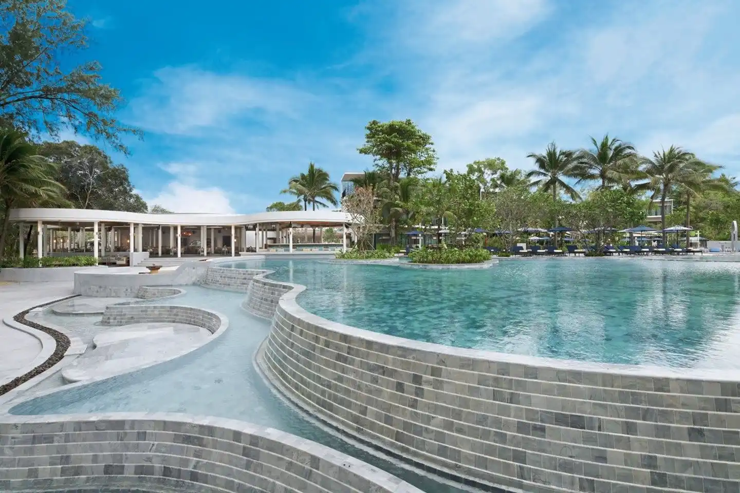 Le Méridien Phuket Mai Khao Beach Resort Pool