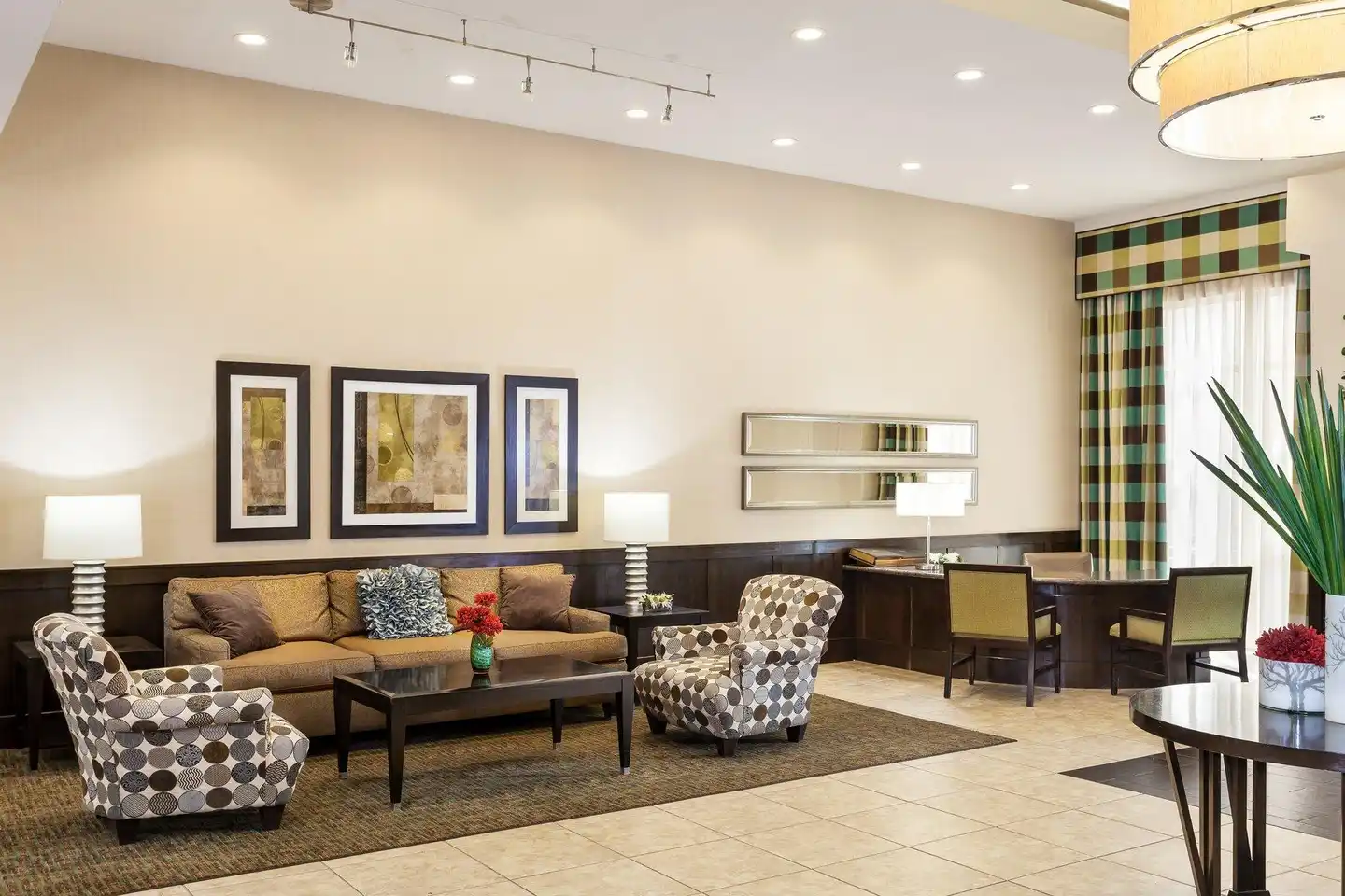 Crowne Plaza Anchorage-Midtown Lobby