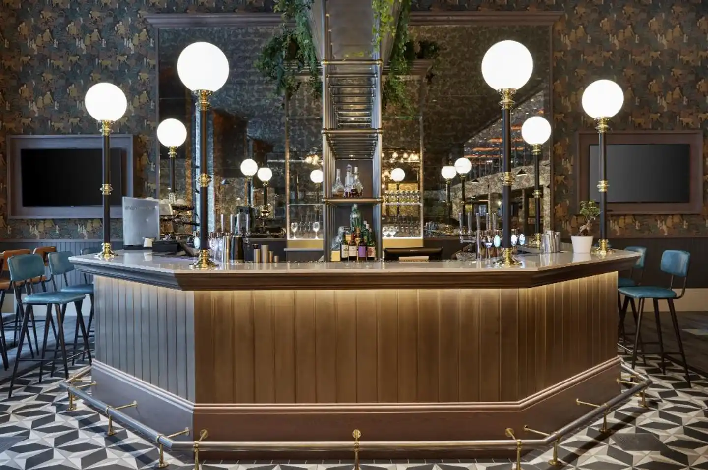 Leonardo Royal Hotel London Tower Bridge Bar