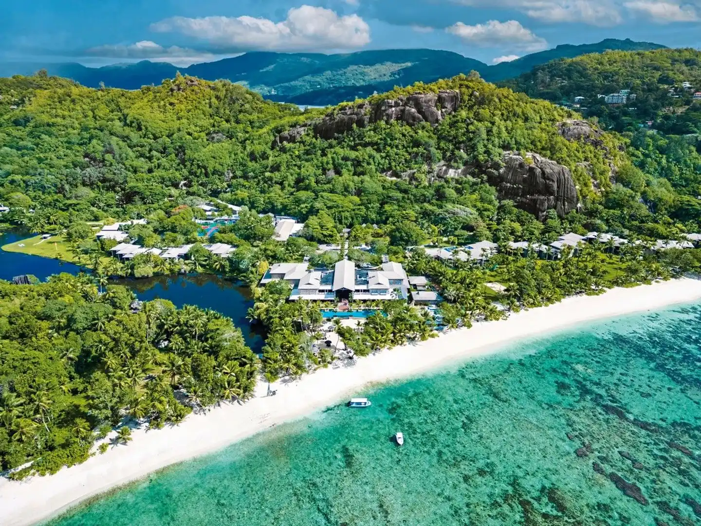 Kempinski Seychelles Resort Baie Lazare Landschaft
