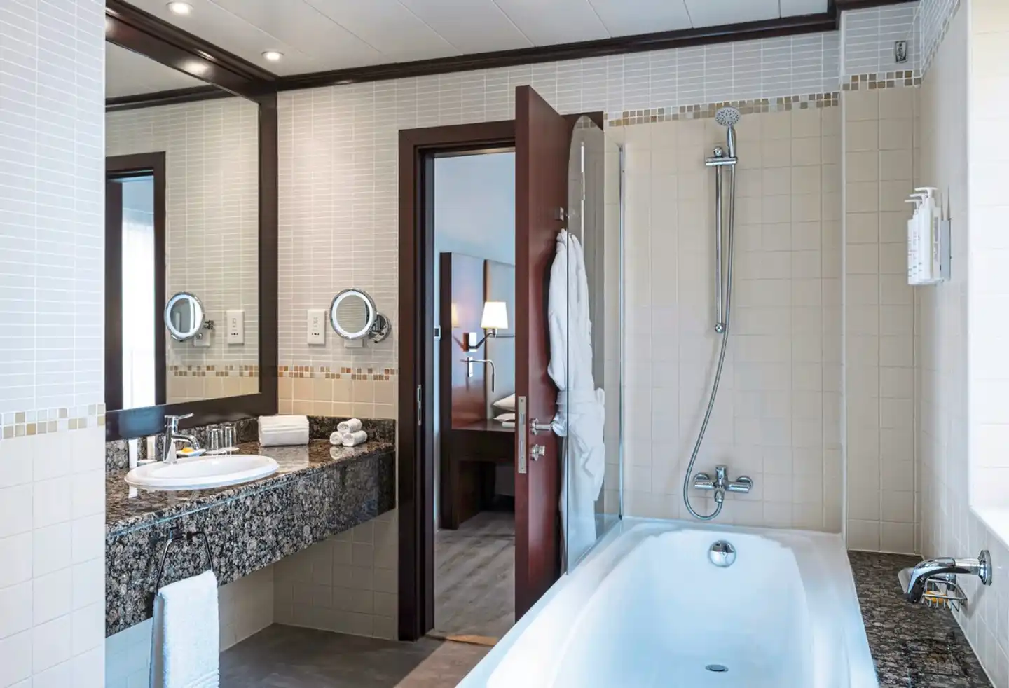 Delta Hotels by Marriott Jumeirah Beach Dubai Badezimmer