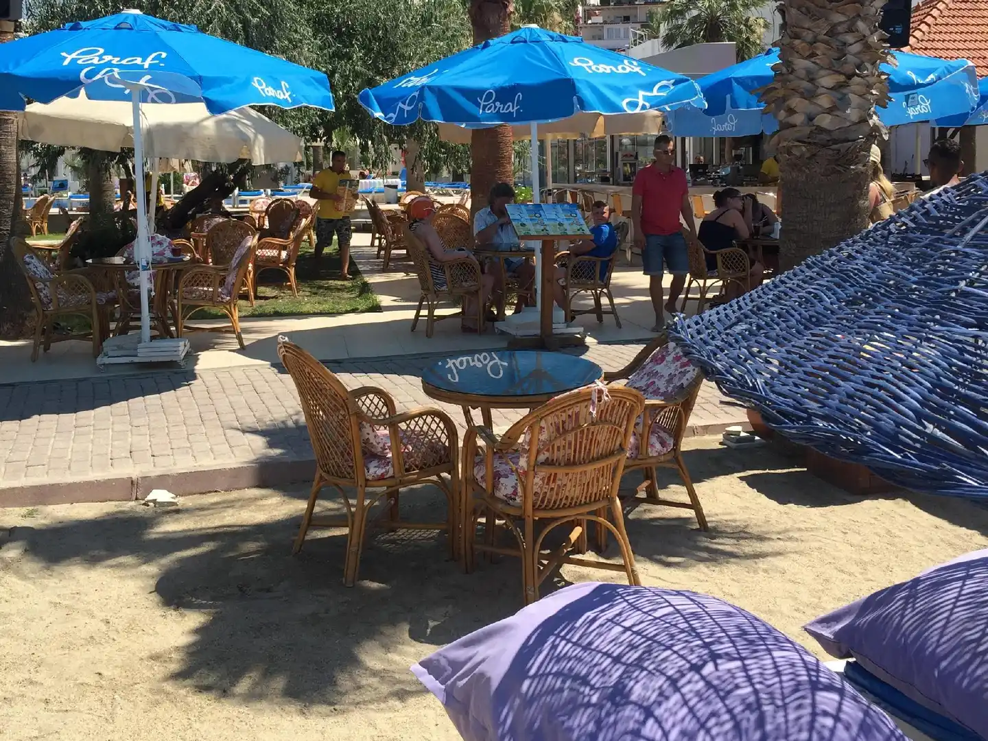 Nagi Beach Hotel Terrasse