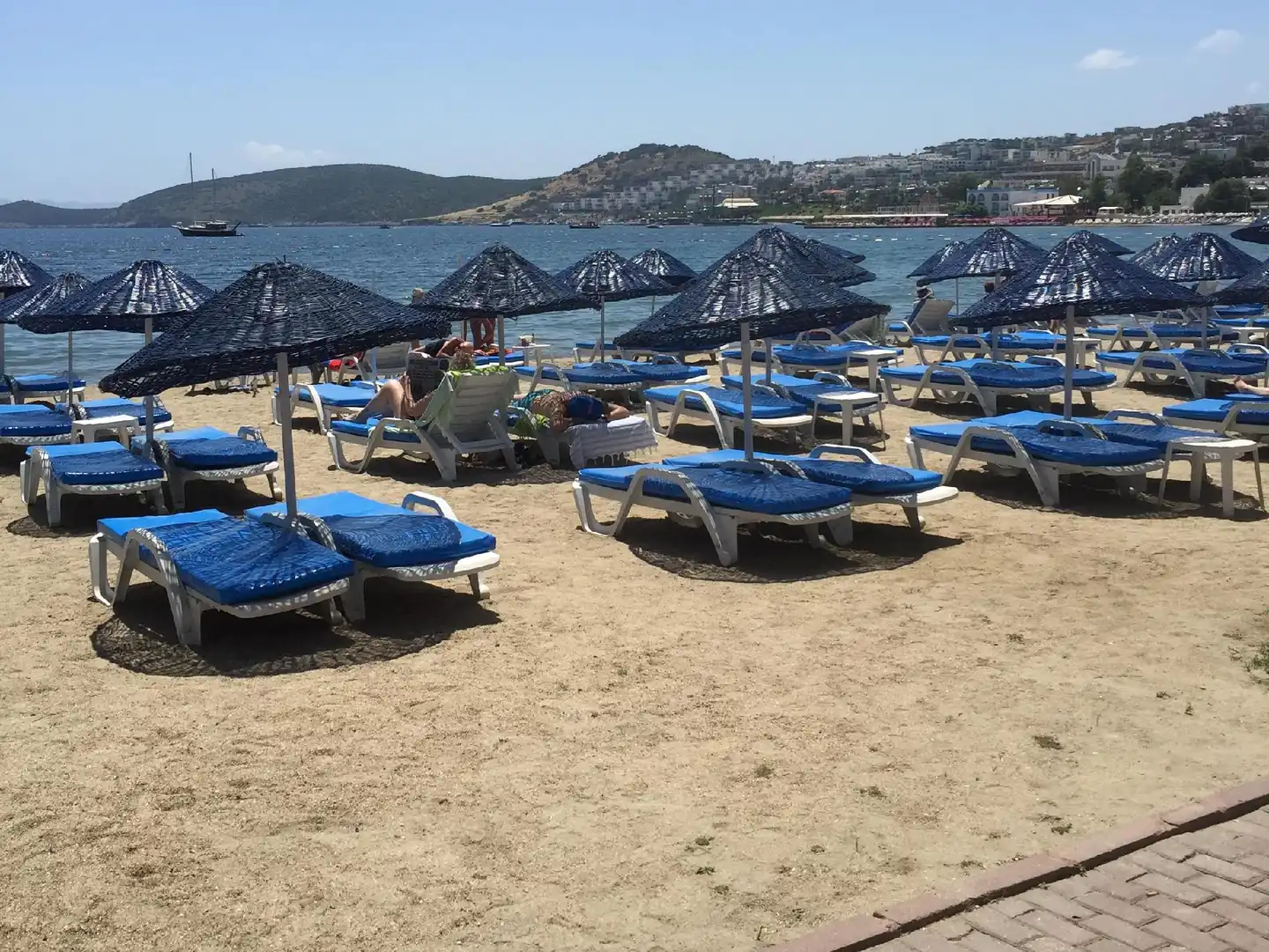 Nagi Beach Hotel Strand