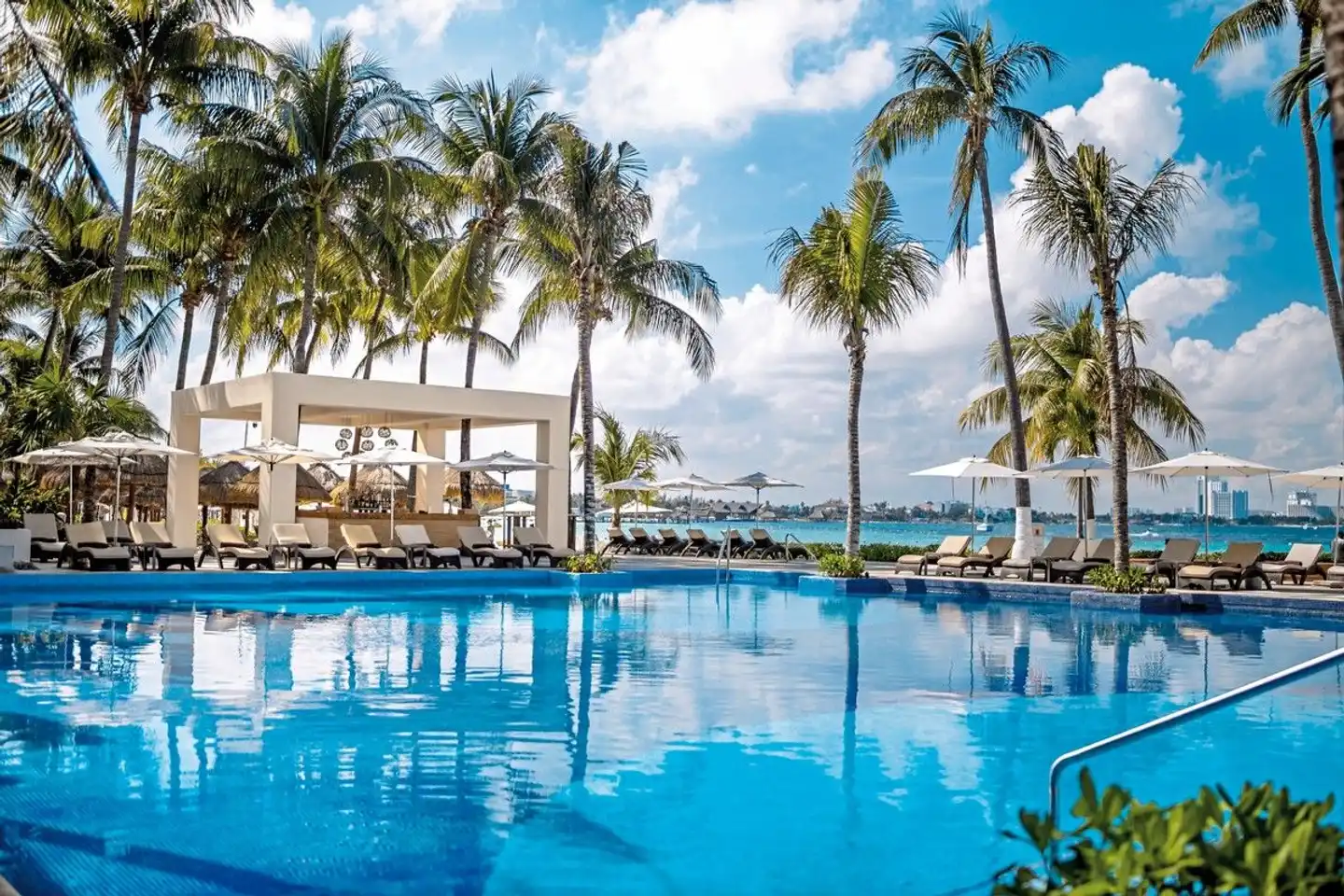 Dreams Sands Cancun Resort & Spa Pool
