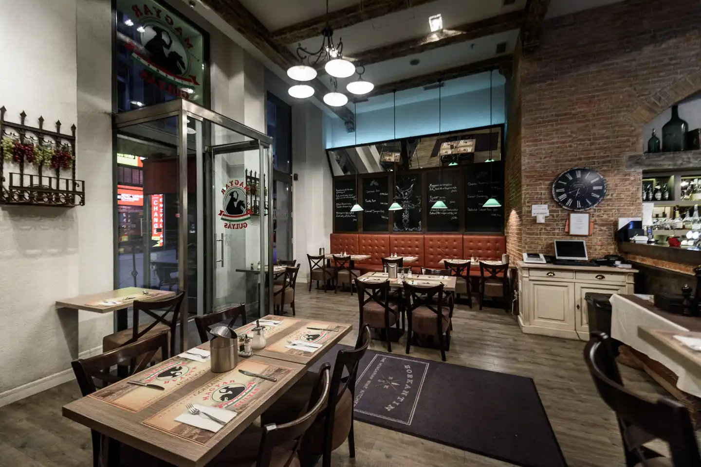 Estilo Fashion Hotel Restaurant