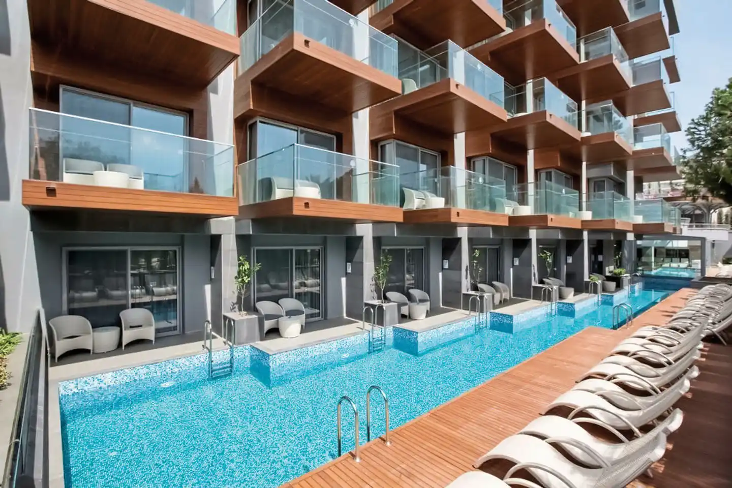 Double Tree by Hilton Kusadasi Pool