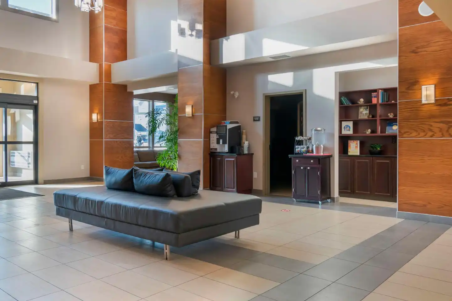 Best Western Plus Moose Jaw Lobby