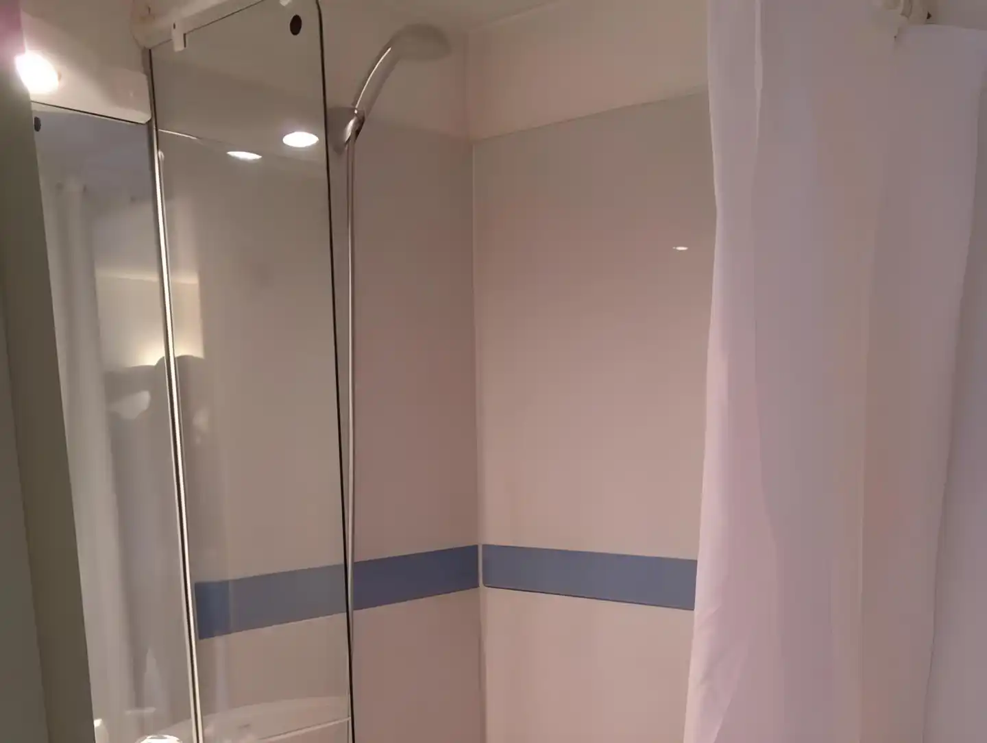 ibis budget Aix en Provence les Milles Badezimmer