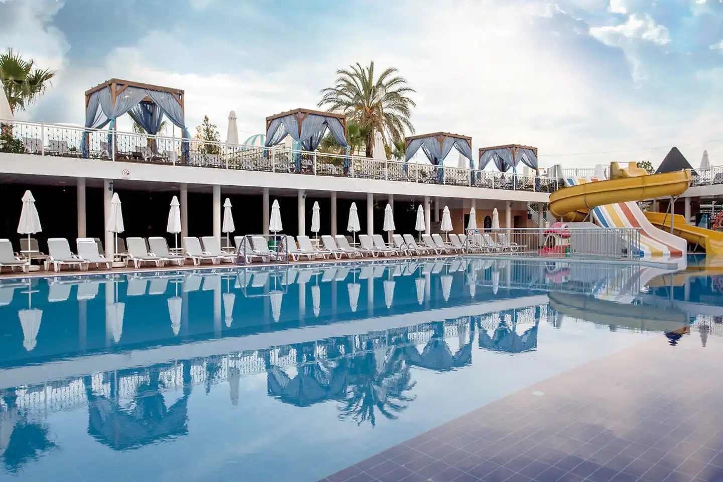 Dream World Resort & Spa Pool
