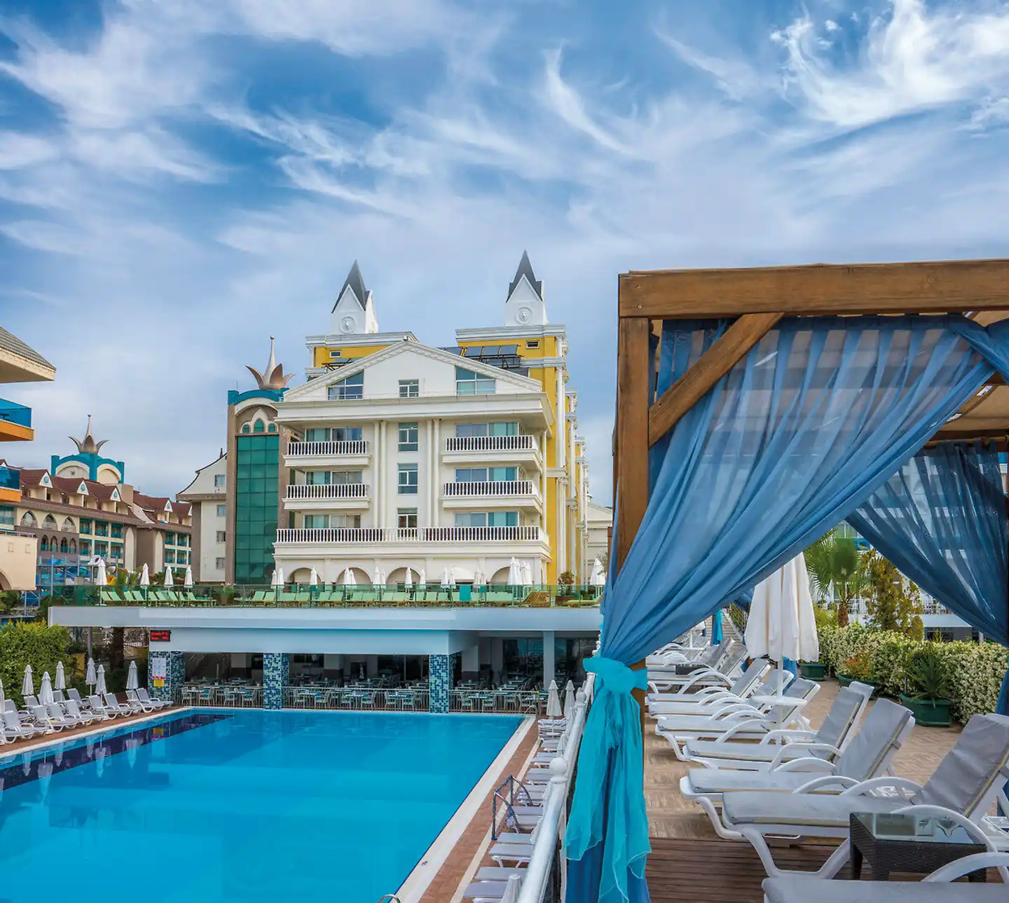 Dream World Resort & Spa Pool