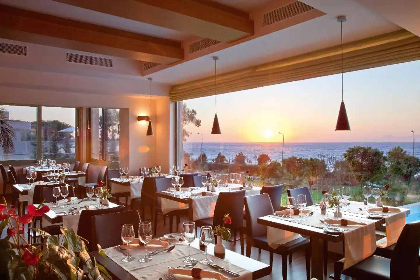 Elite Suites by Rhodes Bay Restaurant