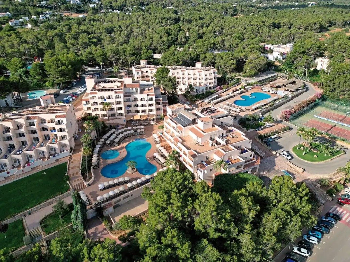 Invisa Cala Blanca Aussenansicht