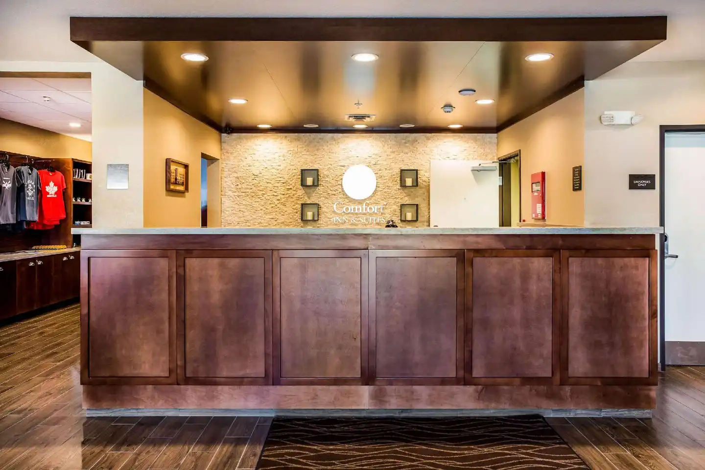 Comfort Inn & Suites Niagara Falls Lobby