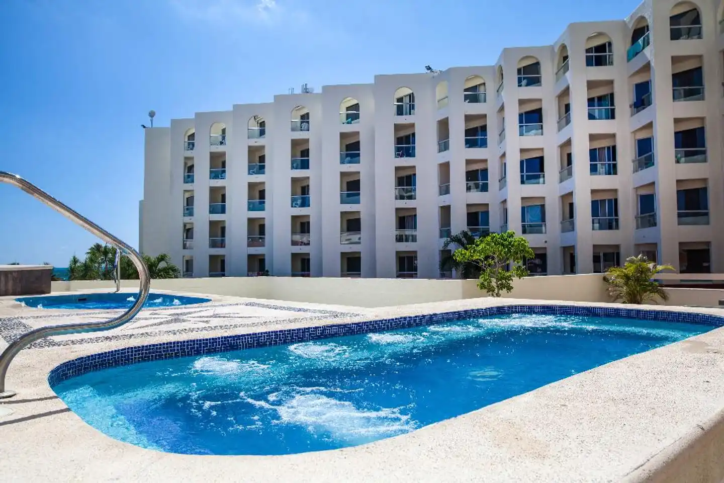 Aquamarina Beach Hotel Pool