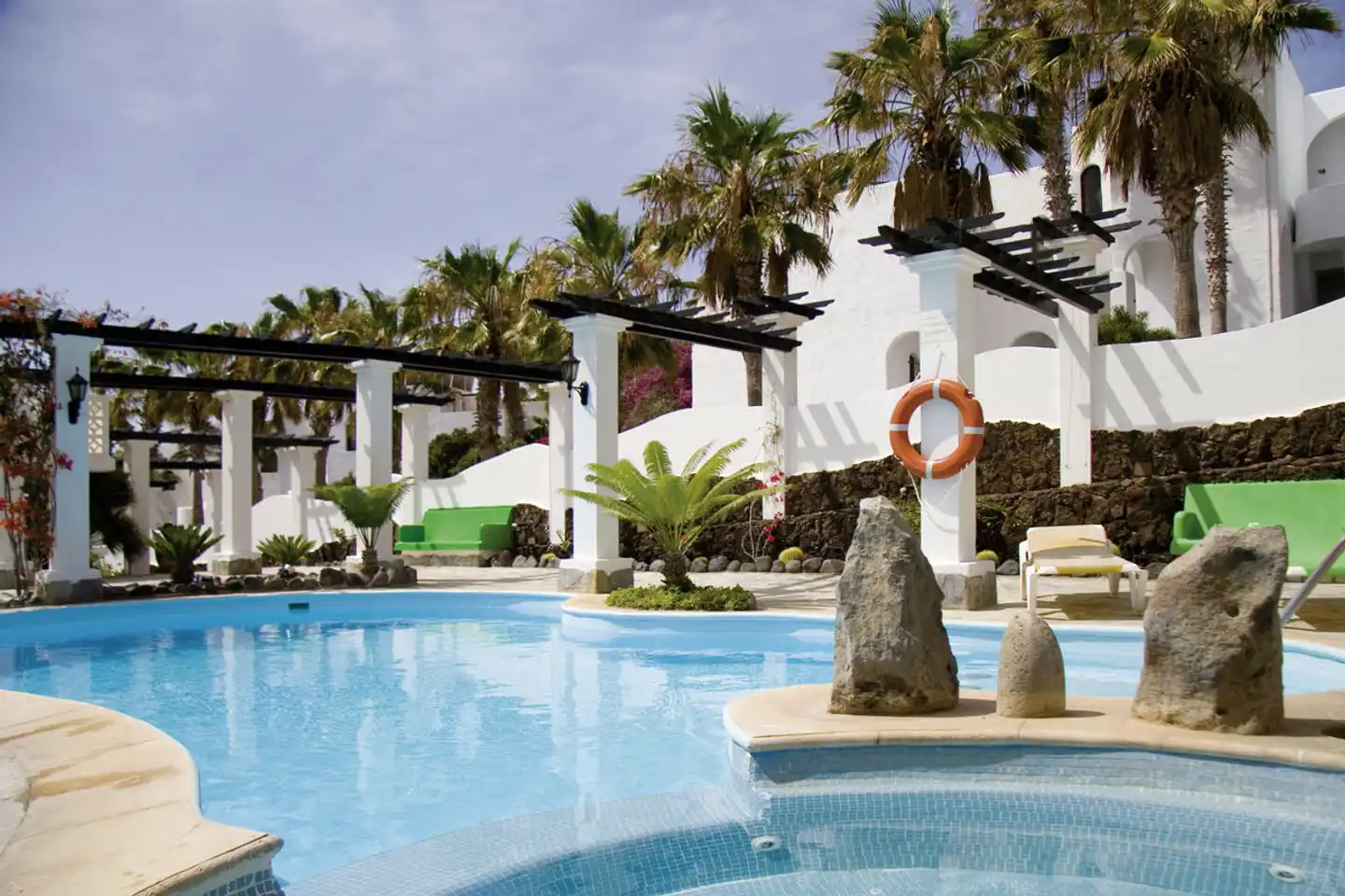 Aparthotel Esquinzo Y Monte del Mar Pool