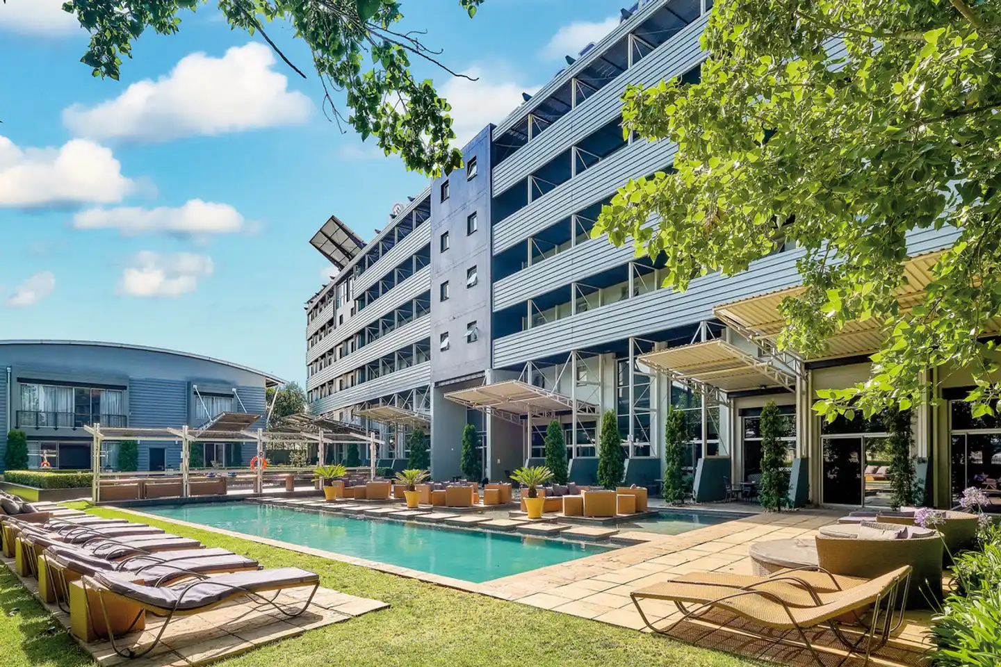 Protea Hotel O.R Tambo Airport Pool