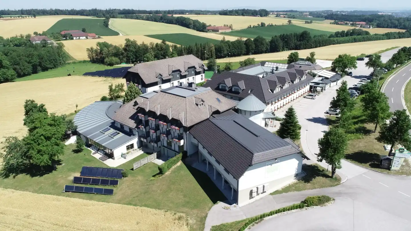 1A Landhotel Schicklberg Aussenansicht