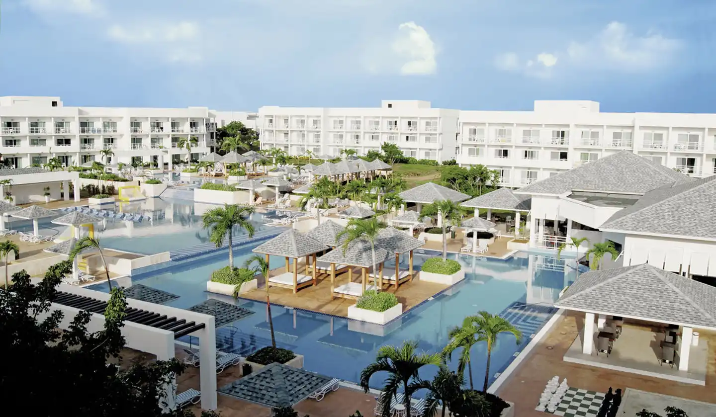 Valentin Perla Blanca Pool