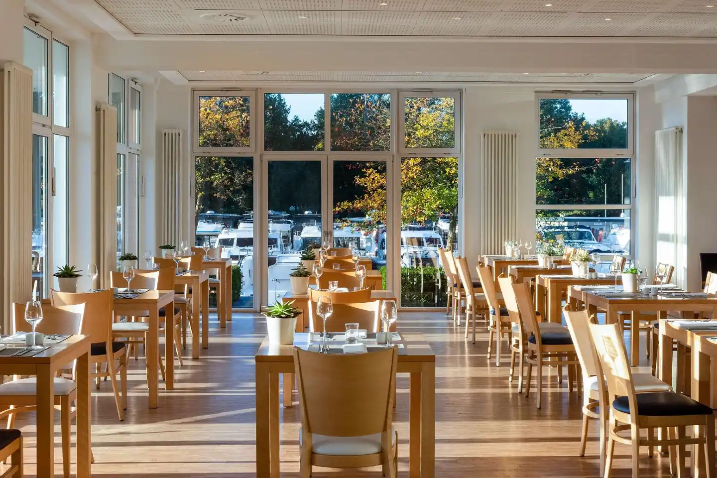 Precise Resort Marina Wolfsbruch - Apartments Restaurant