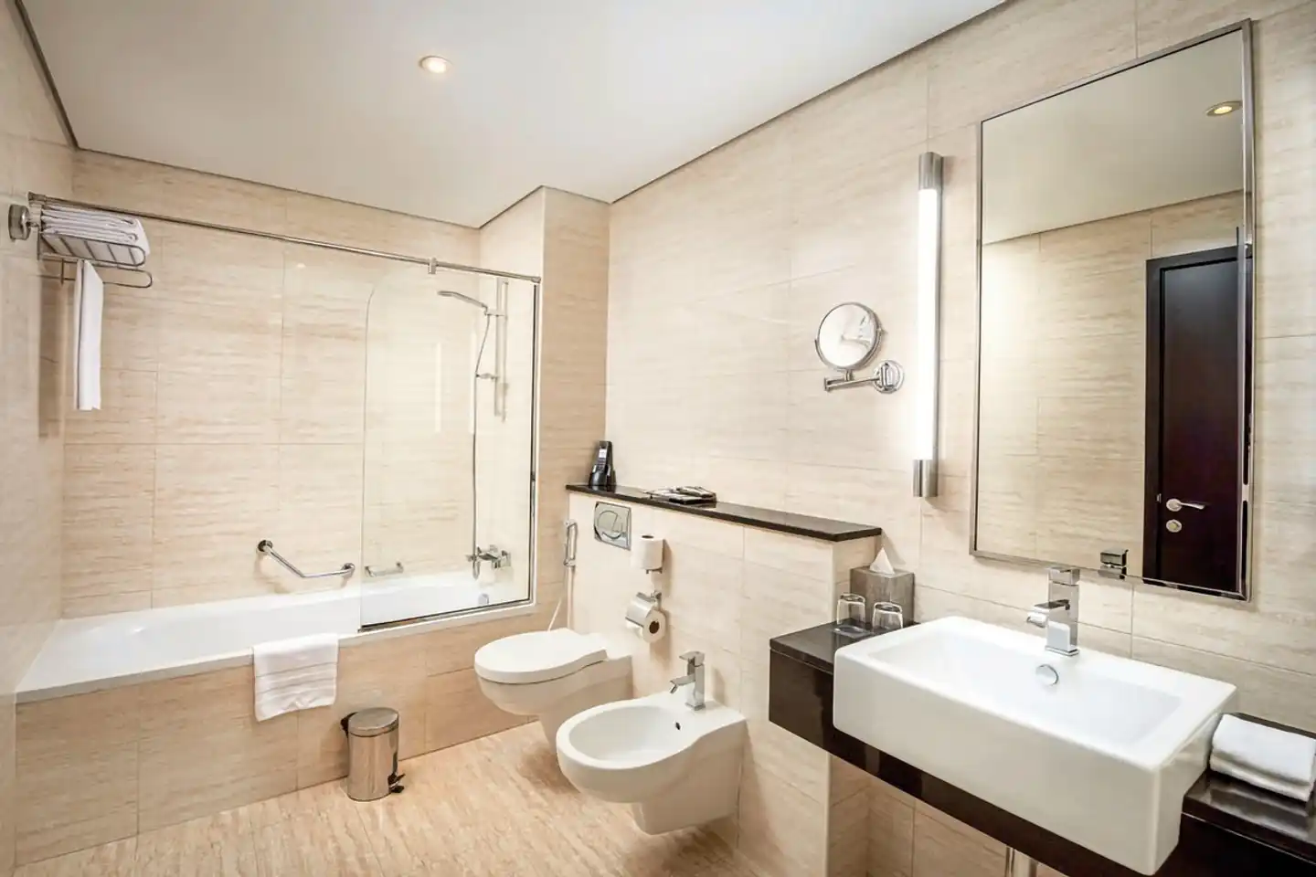 Pullman Dubai Jumeirah Lakes Towers Badezimmer
