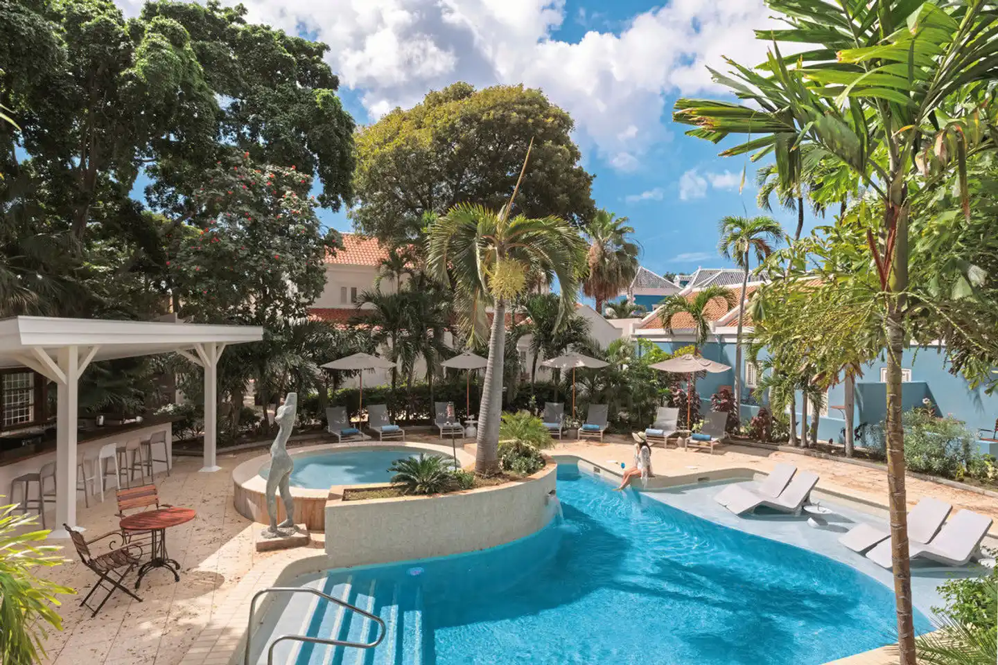 Kura Botanica Pool
