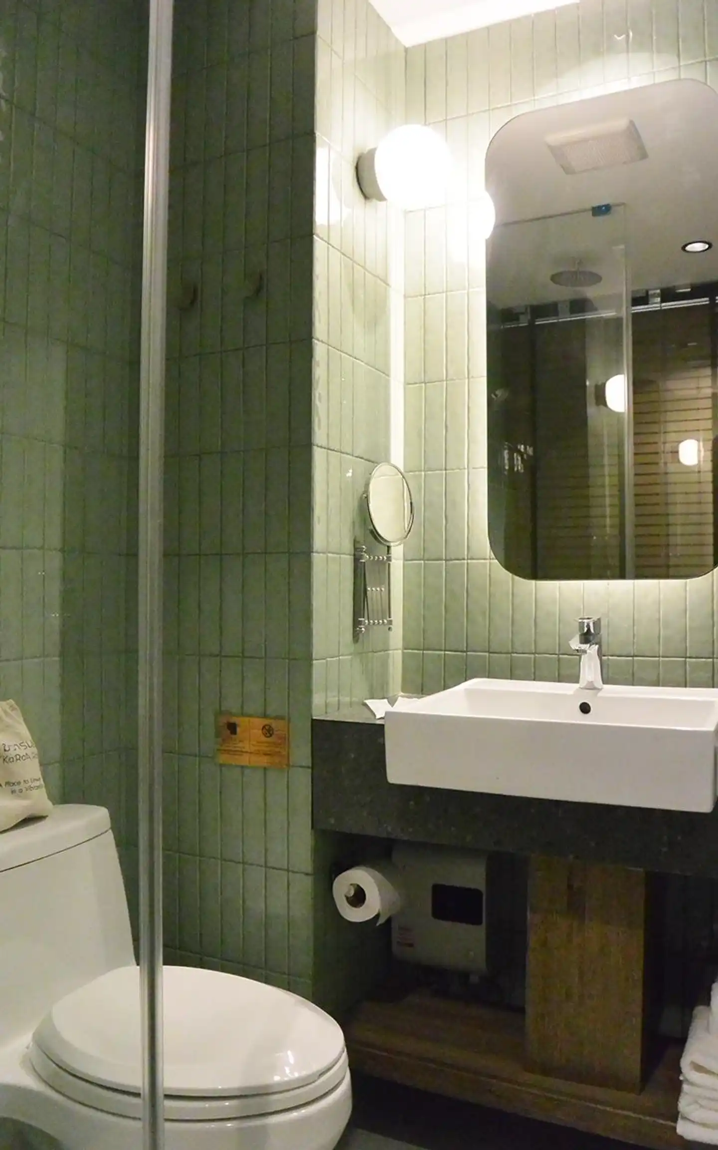 Karaarom Hotel Badezimmer