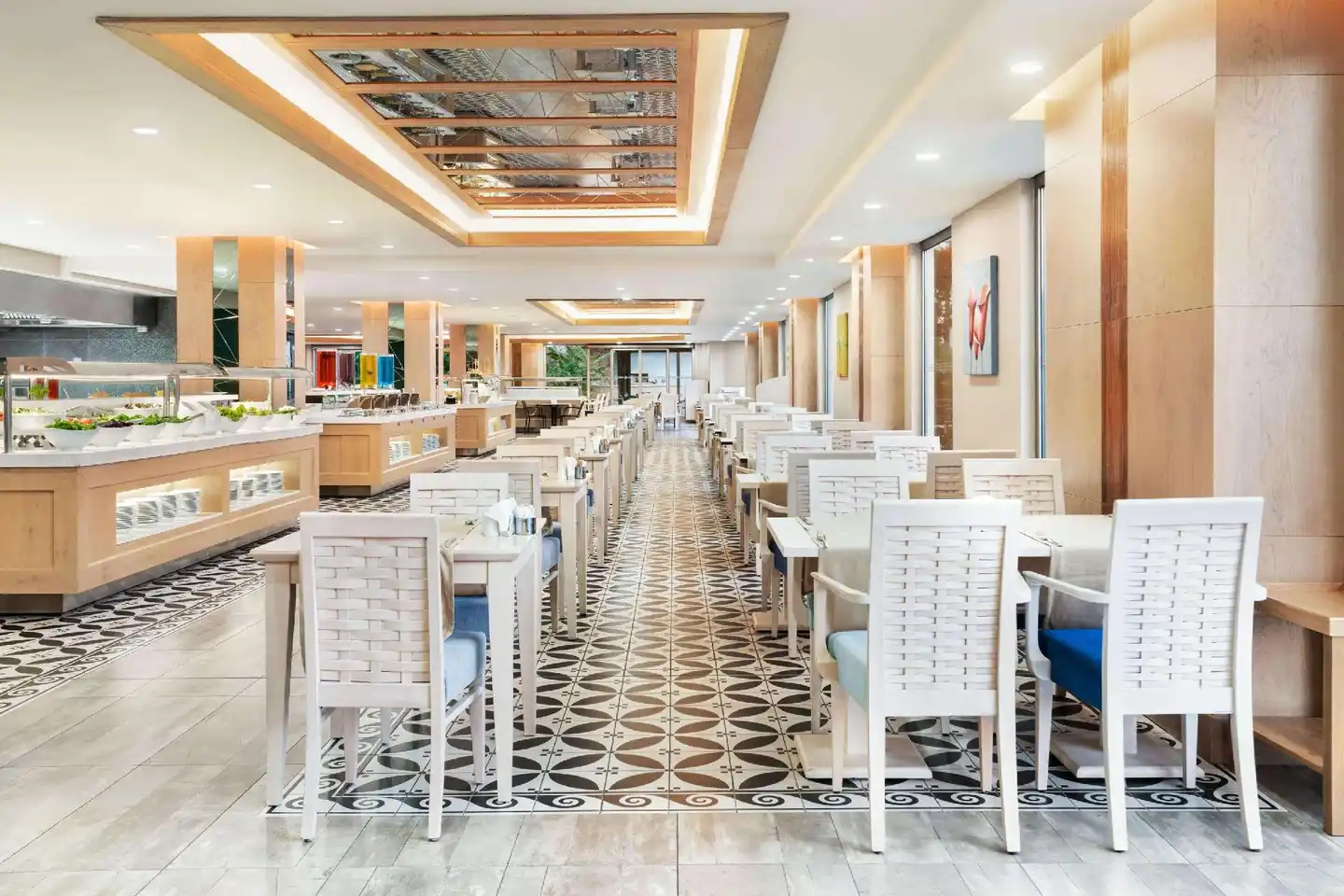 Ramada Hotel & Suites by Wyndham Kusadasi Restaurant