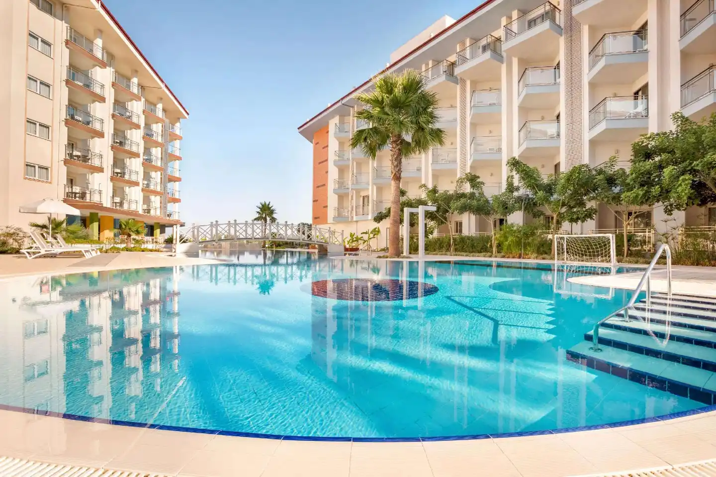 Ramada Hotel & Suites by Wyndham Kusadasi Pool