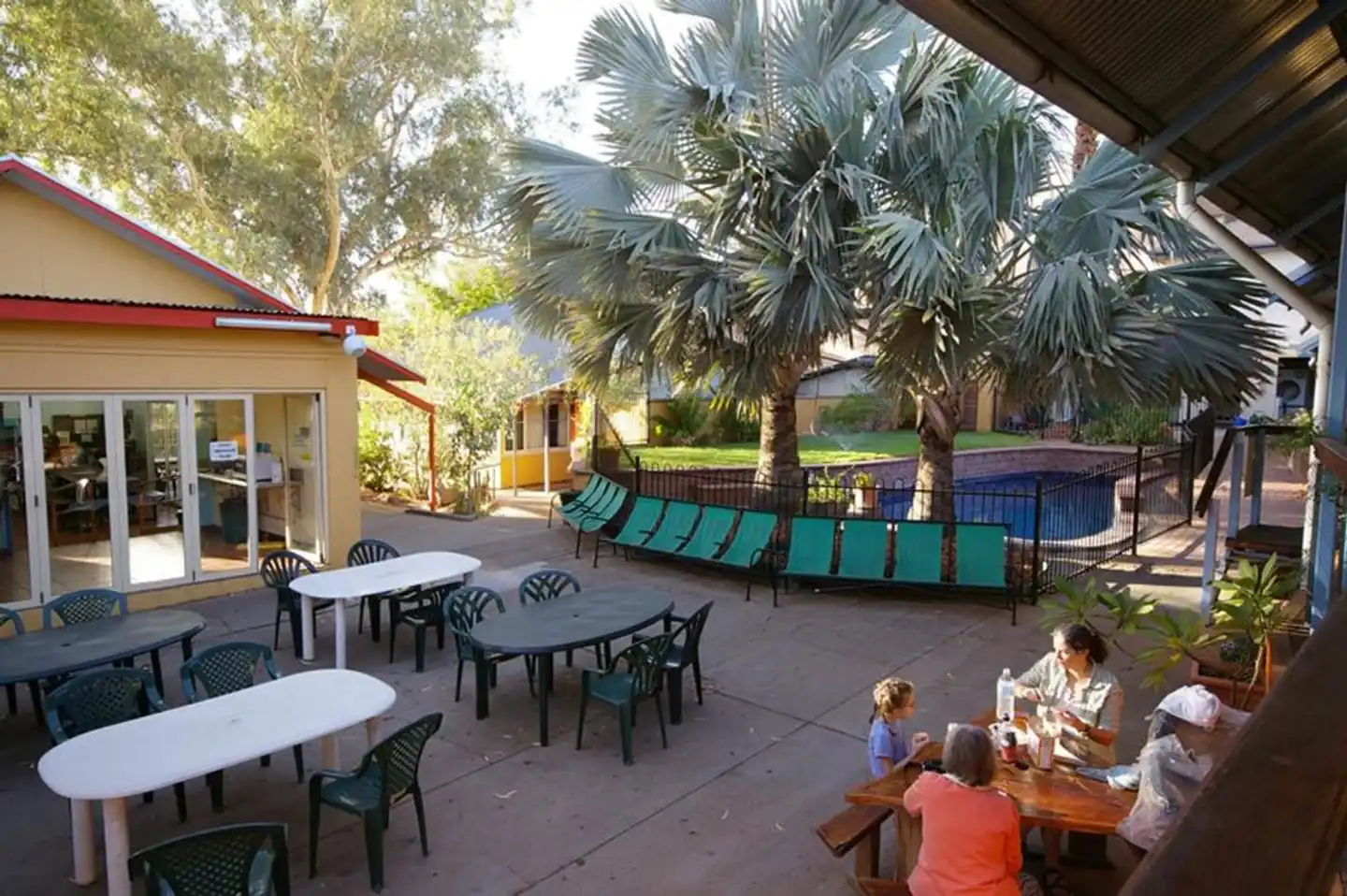 YHA Alice Springs Terrasse