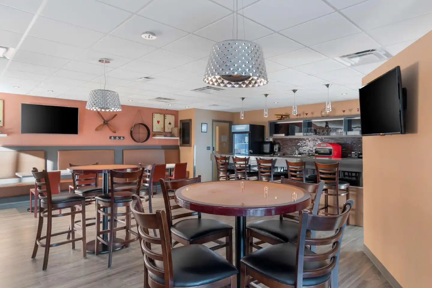 Best Western Plus Airport Inn & Suites Bar