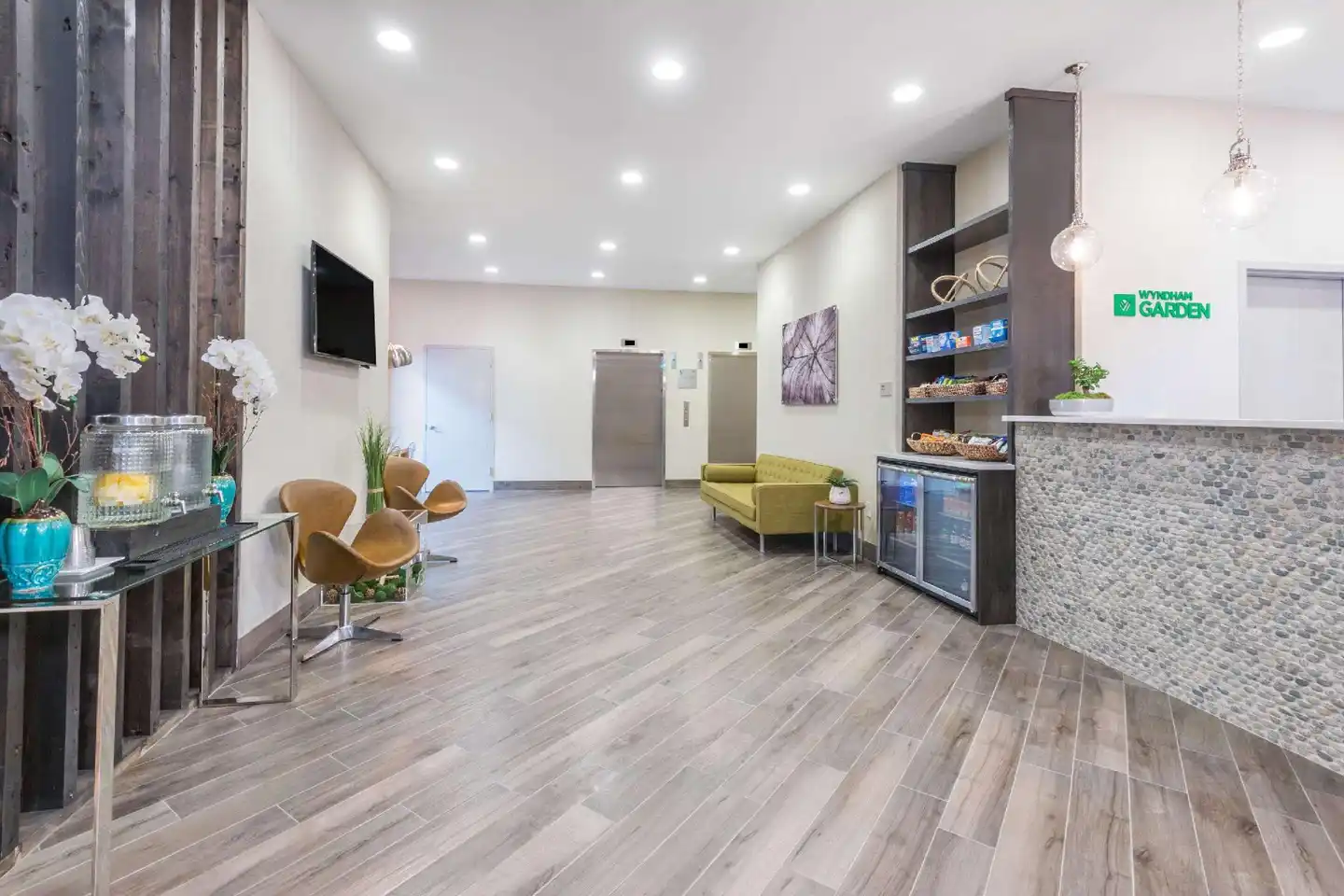 Wyndham Garden LaGuardia South Lobby