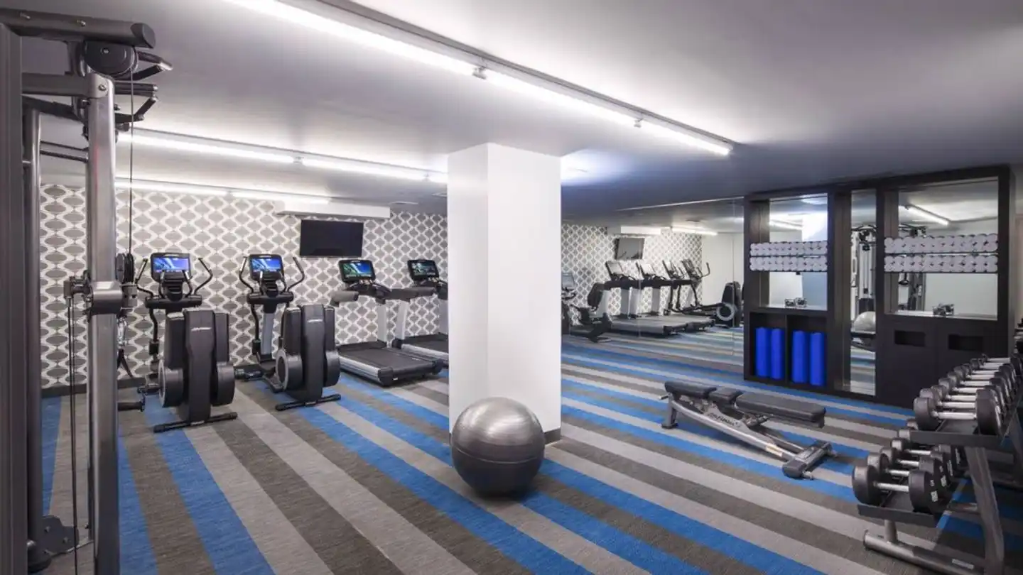Aloft Long Island City-Manhattan View Sport und Entertainment
