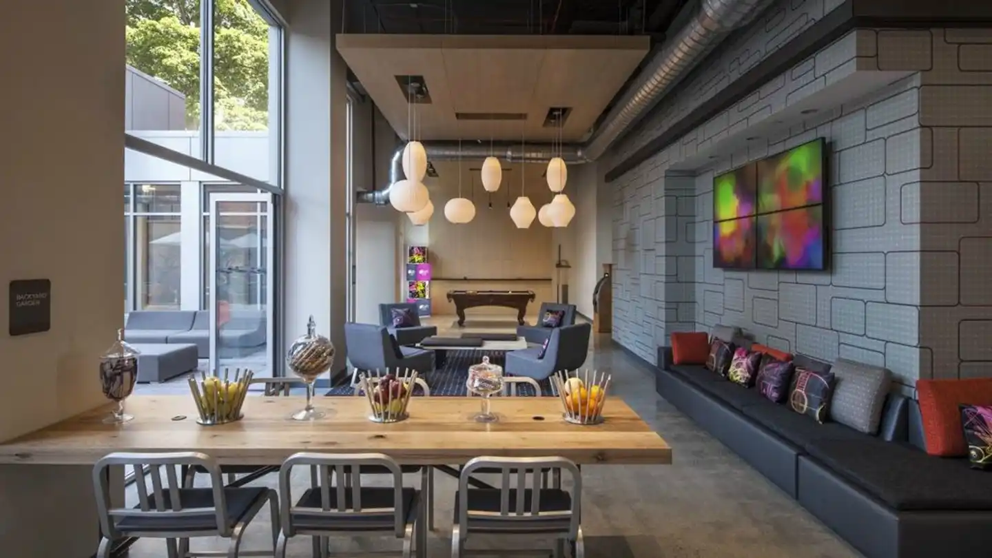Aloft Long Island City-Manhattan View Lobby