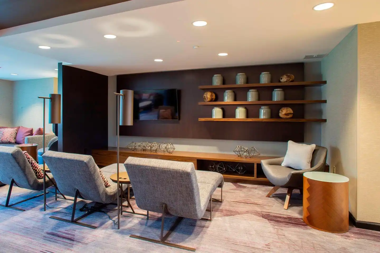 Courtyard by Marriott New York Queens/Fresh Meadows Lobby