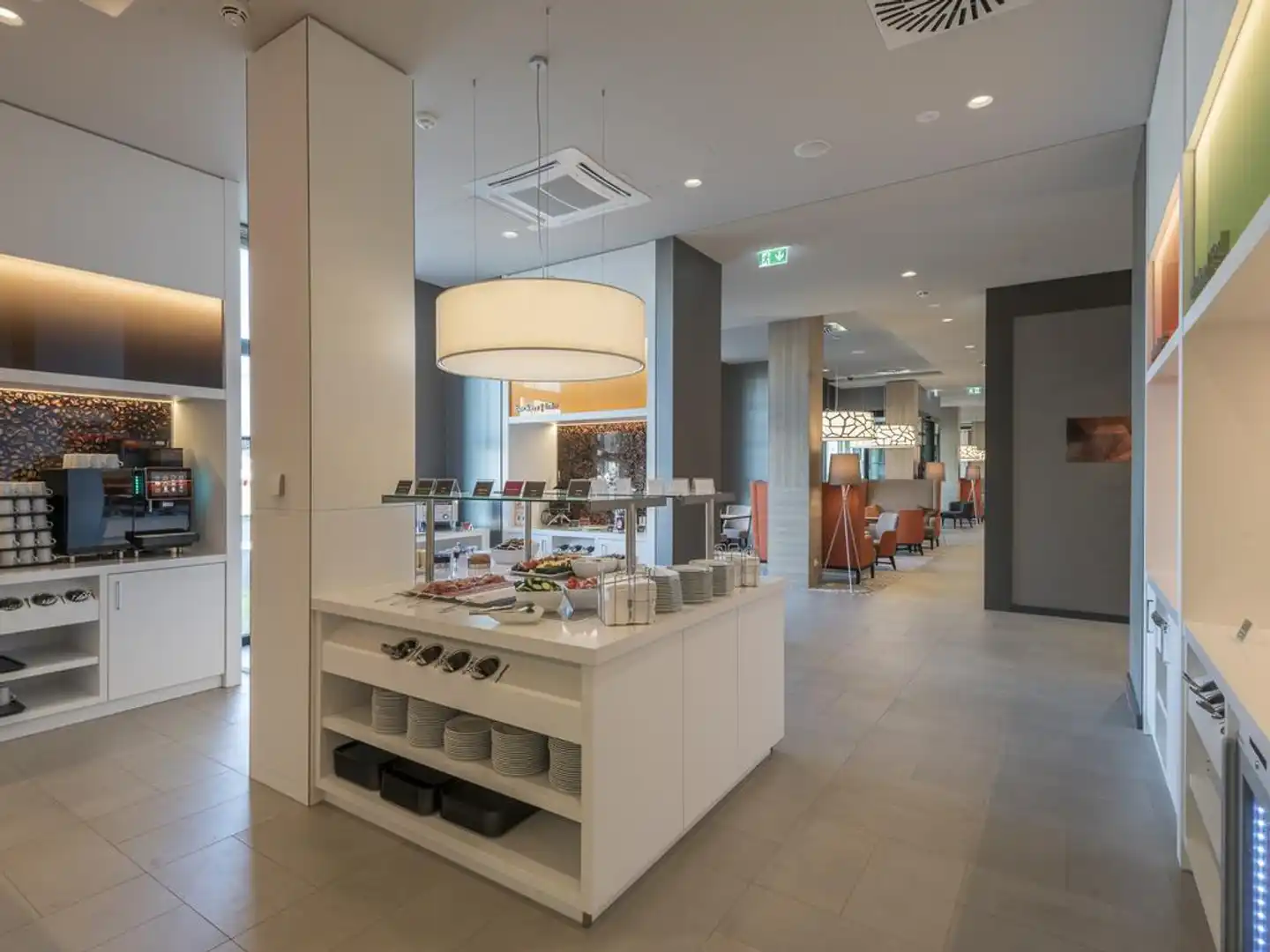 Hampton by Hilton Freiburg Lobby