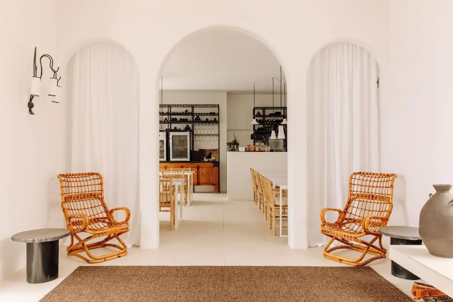 White Exclusive Suites & Villas Lobby