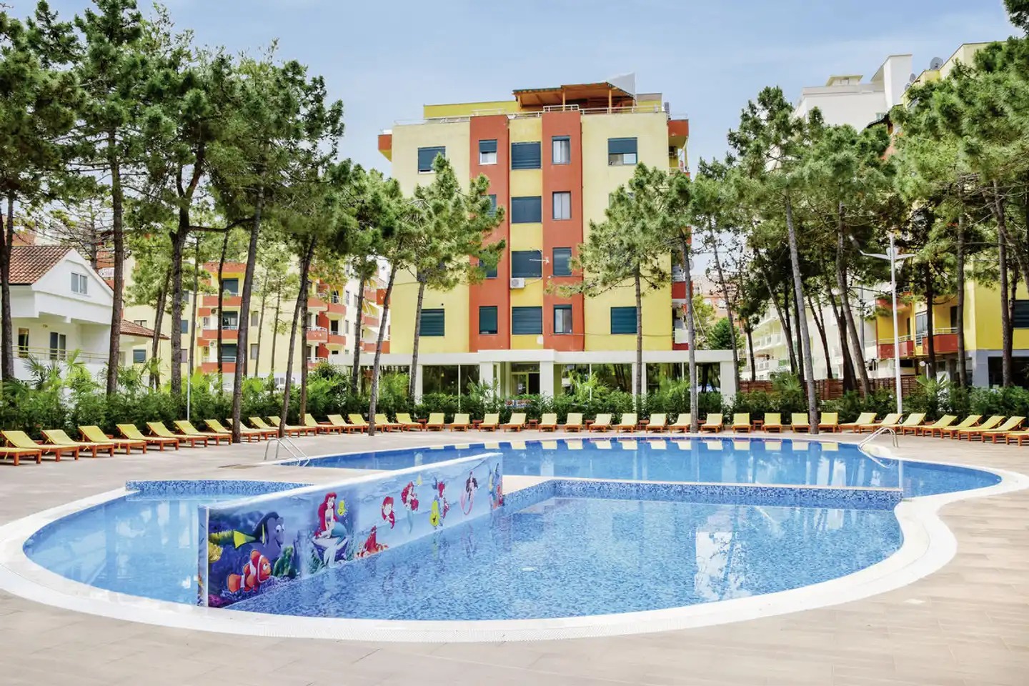 Diamma Resort Pool